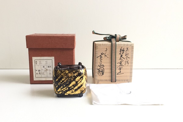 茶道 蓋置 黒釉金彩 糸巻 十代大樋長左衛門作